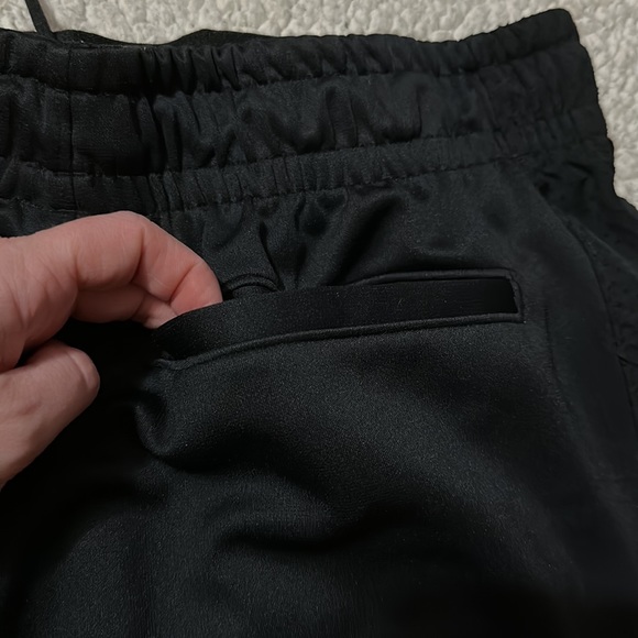 Under Armour - Loose Sweatpants - Picture 6 of 6